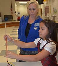 Engineering Graduate Student Teaches STEM to Young Students